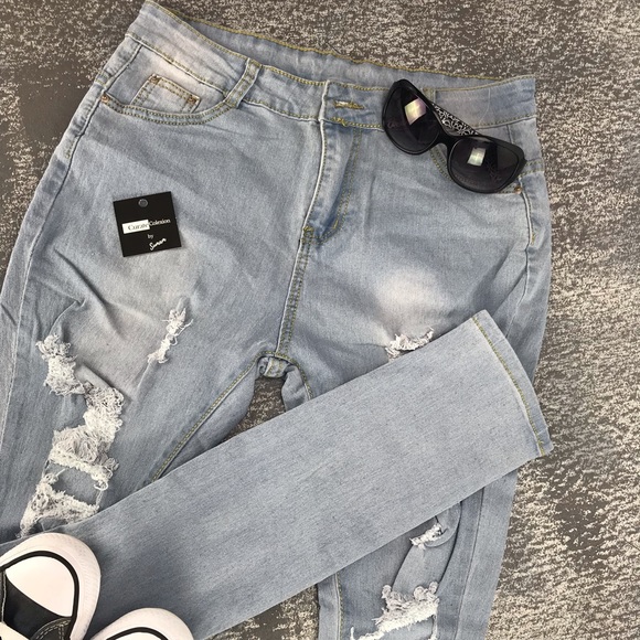 Distressed Skinny Jeans - Picture 4 of 7